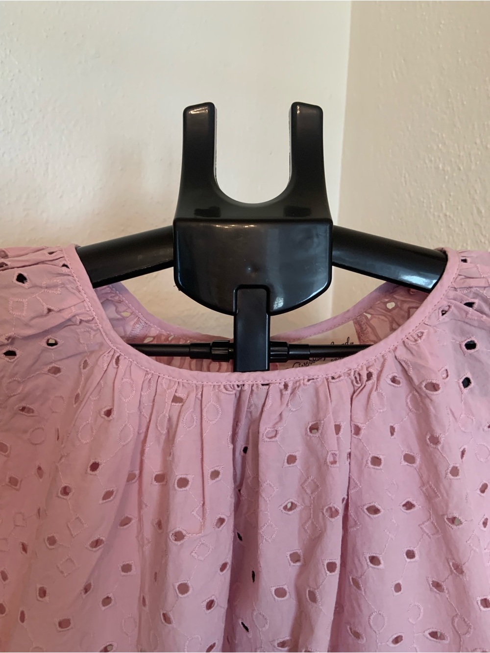 Universal Threads Women's Lavender Eyelet Puff Sleeve Top - Picture 2 of 5